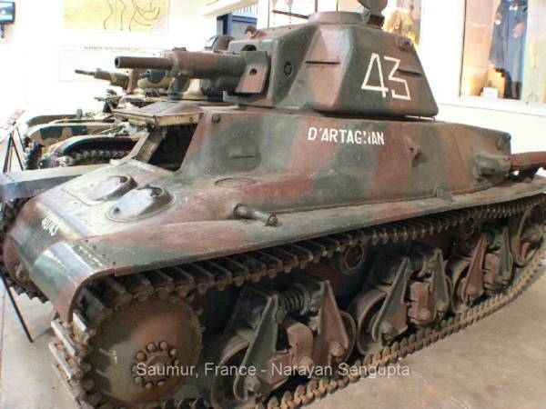 Hotchkiss H38 tanks